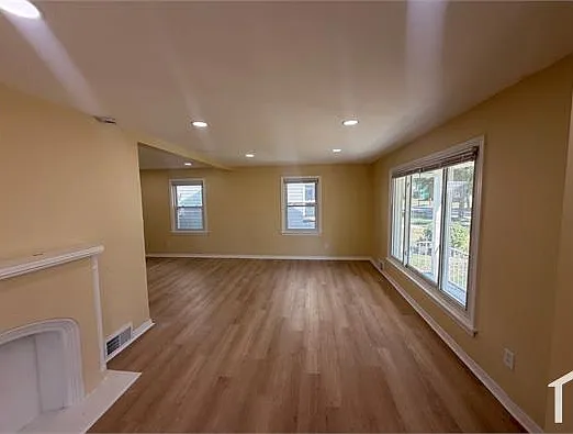 15709 Biltmore Ave — Photo 4