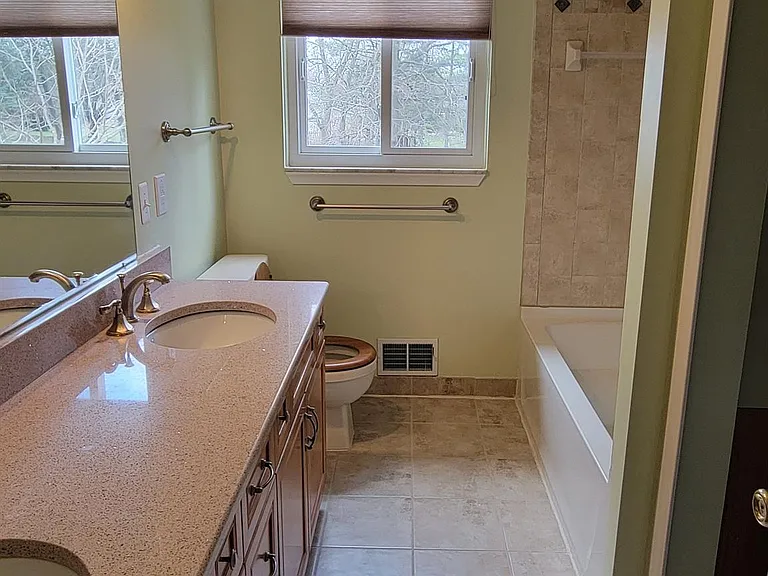 6927 Northpoint Dr — Photo 28