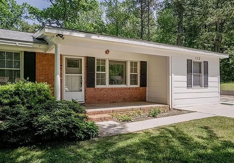 112 Old Meadowbrook Dr — Photo 2