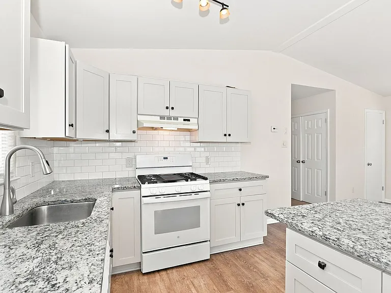 2824 Moreland Rd — Photo 6