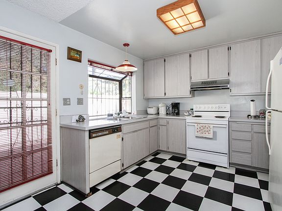 3rd image of 6745 Parkside Ave