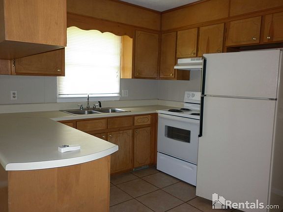 5th image of 300 Deerfield Dr
