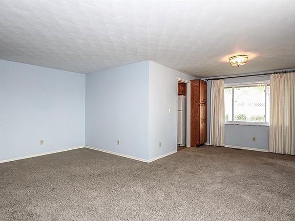 3rd image of 6286 Leawood Dr