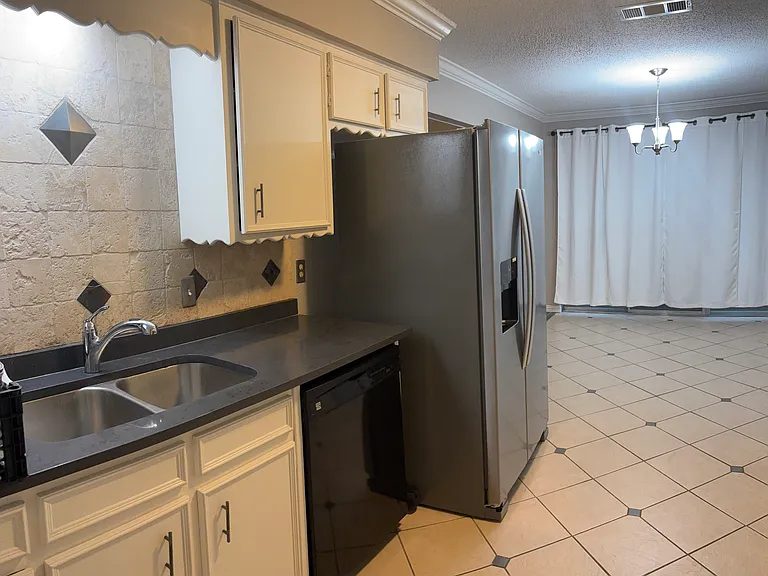 2736 Golfing Green Dr — Photo 10