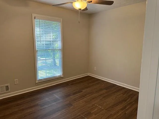130 Lori Ln — Photo 16