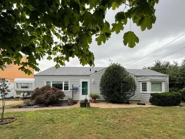 111 Elliot Street, Merrick, NY 11566