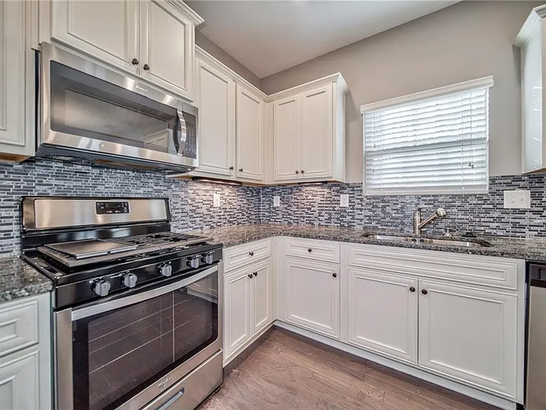 4914 Whisper Creek Ct — Photo 17