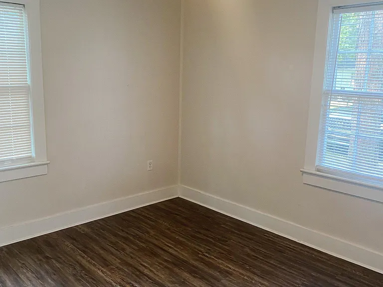 304 N 25th Ave — Photo 10