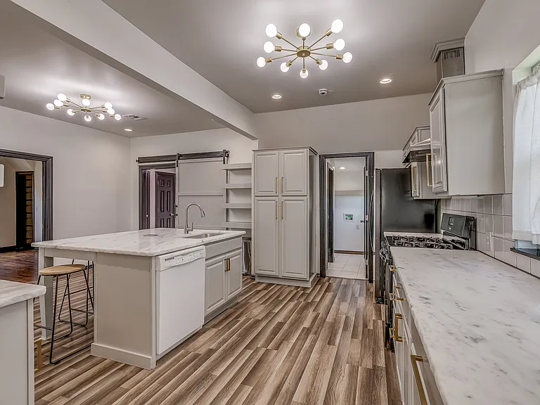 1521 N Blackwelder Ave — Photo 12