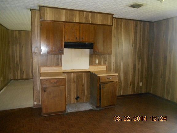 3rd image of 909 Cecile Blvd