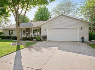 404 Bentwood Dr, BRILLION, WI 54110