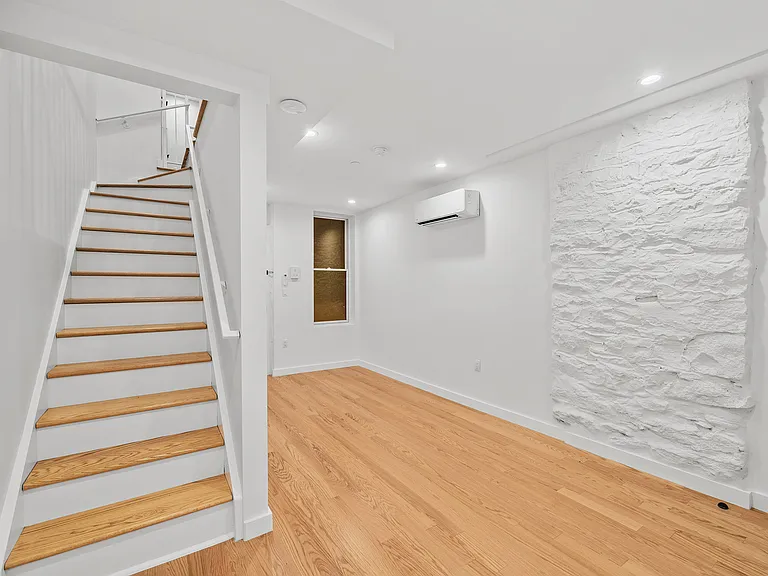 284 Suydam St #1L — Photo 7
