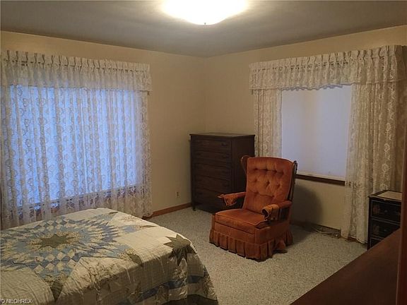 5th image of 4672 Montrose Ave