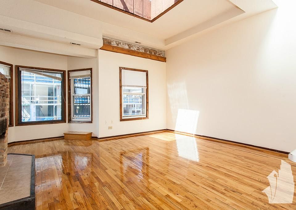 1st image of 2523 N Lincoln Ave #B3