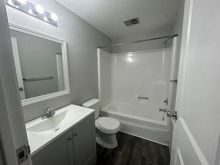 Secor Flats — Photo 45