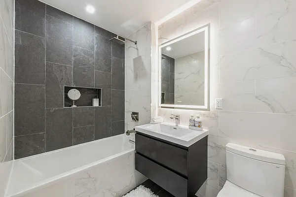 Sold by E Realty International Corp | media 28