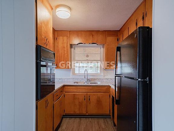 3rd image of 5000 Pinewood Dr