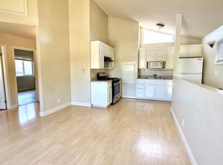 2242 Elden Ave #B, Costa Mesa, CA 92627