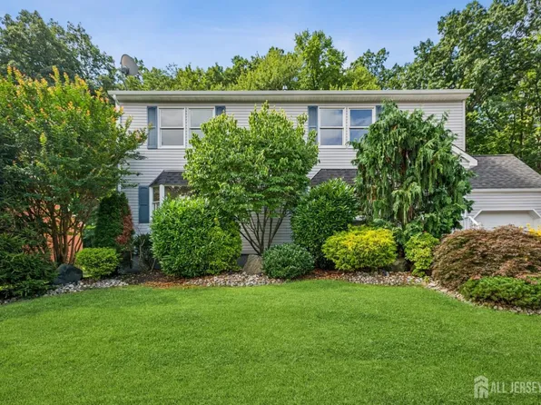 13 Spyros Dr, South Amboy, NJ 08879