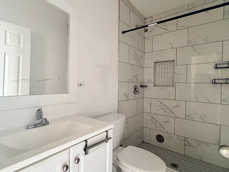 2059 W 23rd St #2R — Photo 12