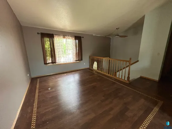 135 W Carroll St, Tea, SD 57064