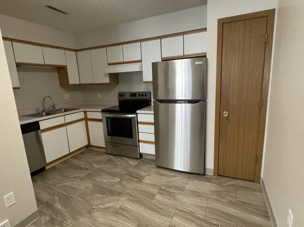 2458 Lakeside Dr, Iowa City, IA