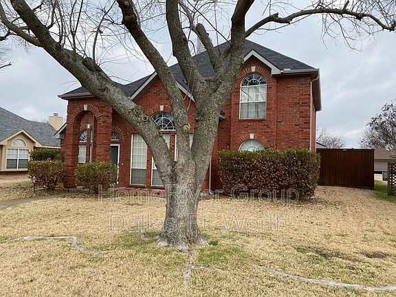 3rd image of 815 Willow Brook Dr