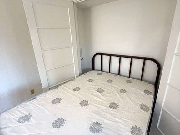 4th image of 513 Fair Oaks Ave #M