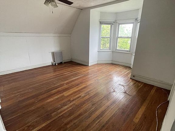 4th image of 840 N 63rd St