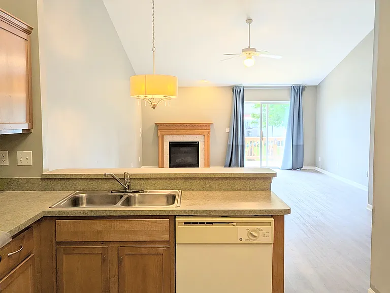 1866 N Kenwyck Dr — Photo 22