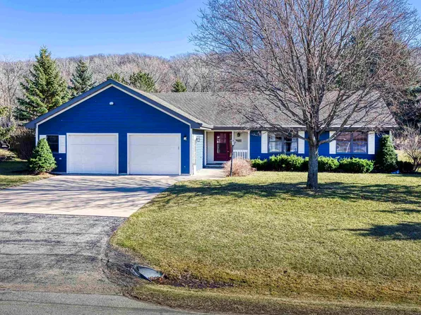 W4877 Spring Hill Dr, Sherwood, WI 54169