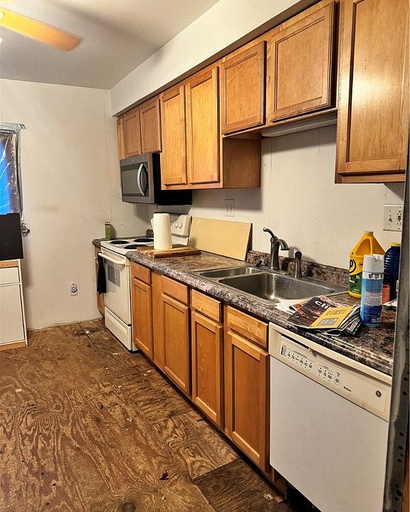 2nd image of 403 E Willock Rd