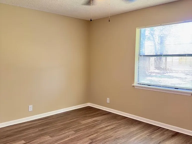 114 Dogwood Cir — Photo 8