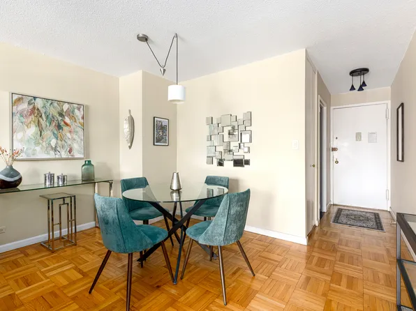 201 West 70th Street 17A image 2 of 19