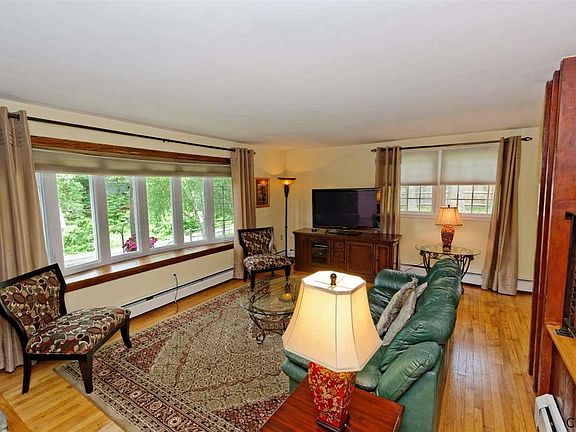 4th image of 61 Orchard Ave