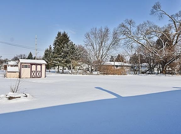 3rd image of 804 Fieldhouse Ave