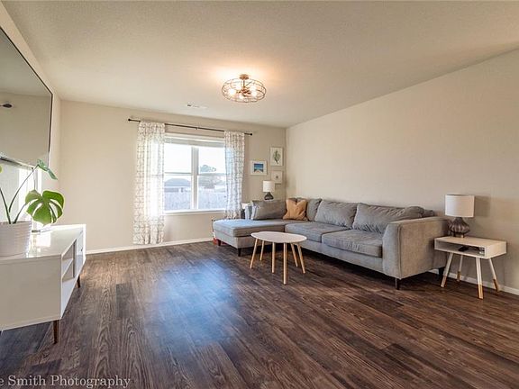 5th image of 2639 Wyandotte Ave
