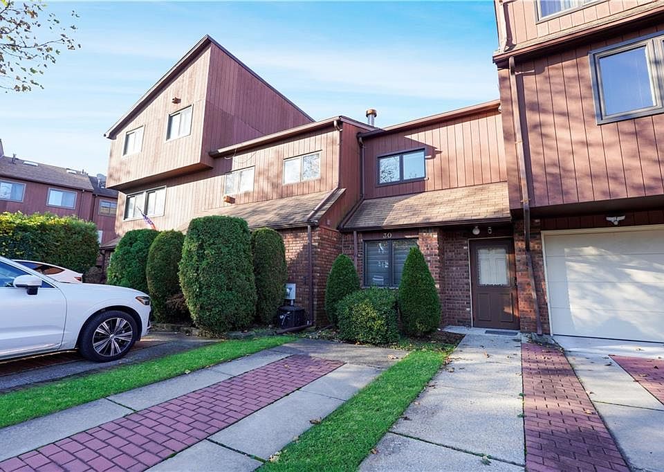 1st image of 30 Stonegate Dr #1