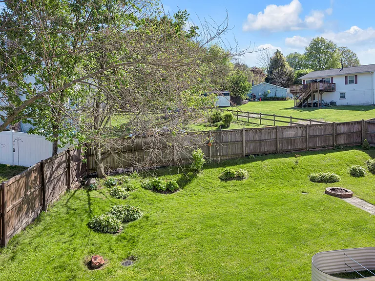 825 Yvette Dr #2 — Photo 12