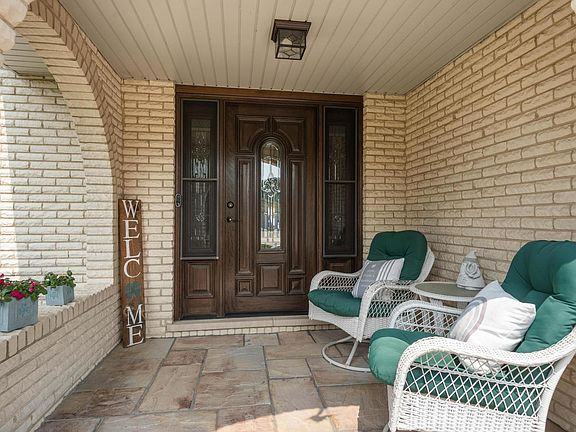 2nd image of 17500 Brook Hill Dr