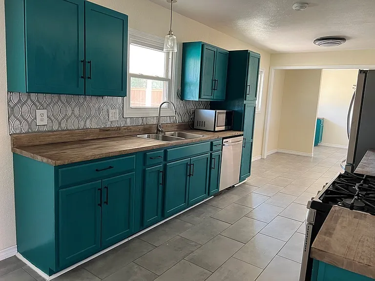 3401 Storey Ave — Photo 4