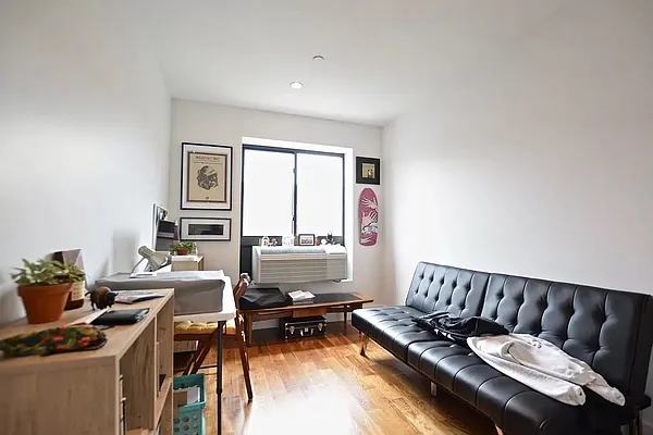 Rented by Makover Group Inc | media 8