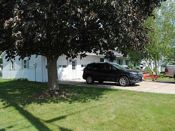 4th image of 69 Nightengale Ave