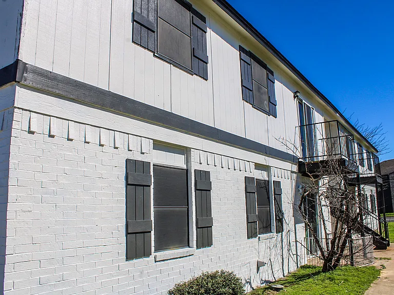 Saddle Ridge Apartments — Photo 17