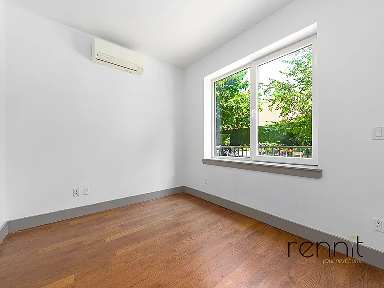 211 Troy Ave #1L — Photo 4