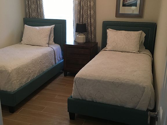 Twin bed in guest