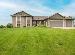 27203 Regal Ct, Sioux Falls, SD 57108