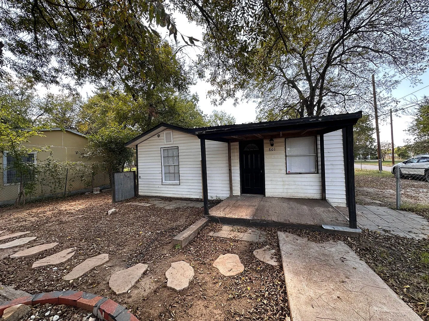 Remodeled 3 Bedroom 1.5 Bathroom Home | Wood Floors | Laundry Connections — Photo 1