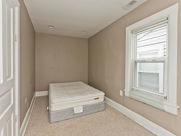 5th image of 2332 N Southport Ave #2F