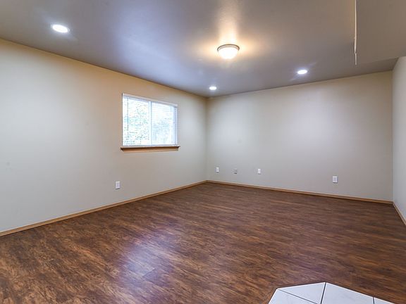 4th image of 4605 76th Dr NE